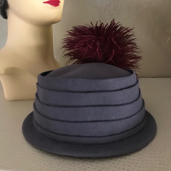 UNIQUE 1940s GRAY FELT BOATER HAT WITH BURGUNDY FEATHER main image 5